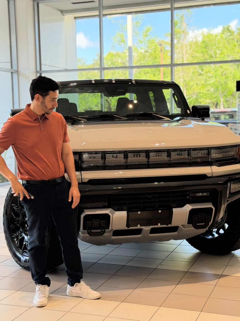 Guilherme Rodrigues meeting with a client in Coral Springs, Florida